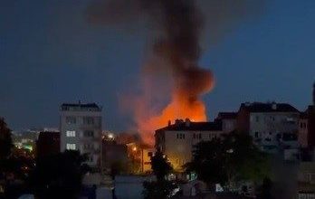 alevler geceyi aydinlatti yanginda 1 kisi hayatini kaybetti be5d03e216eb |