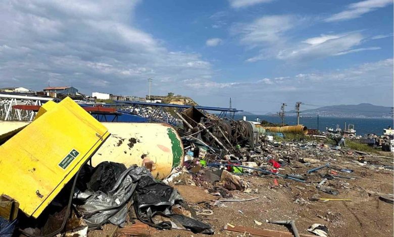 Aliağa’da 15 bin ton tehlikeli atık etrafa saçılmış 1 aliagada 15 bin ton tehlikeli atik etrafa sacilmis ea3efca1a569 |