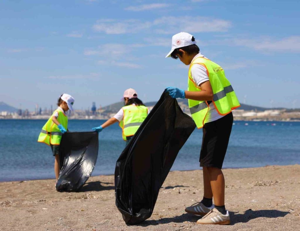 aliagada ogrencilerle kiyi temizligi ve geri donusum egitimi 9c4b274b20f0 |