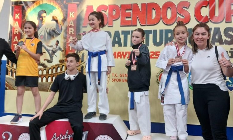 Aliağalı karateciler Aspendos Cup Karate Turnavası’nda 1 aliagali karateciler aspendos cup karate turnavasinda ad454c416f89 |