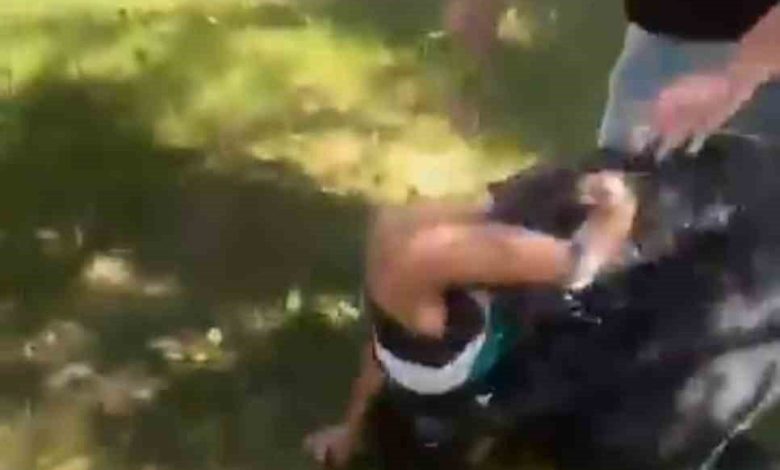 Alıkoydukları 12 yaşındaki çocuğu öldüresiye darbedip video kaydına aldılar 1 alikoyduklari 12 yasindaki cocugu olduresiye darbedip video kaydina aldilar 2b1273164807 |