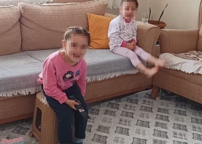 annesiyle yolun karsisina gecerken otomobilin carptigi cocuk hayatini kaybetti 4ece98484fa1 |