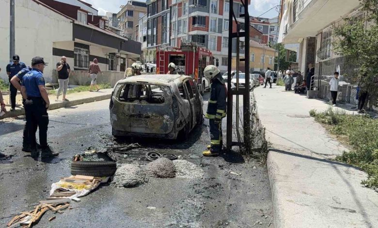 arnavutkoyde park halindeki otomobil alev topuna dondu o anlar kamerada d383fff51da0 |