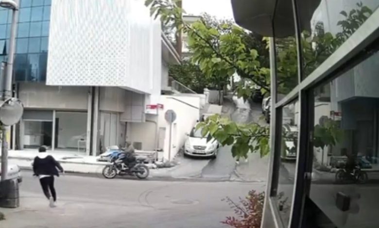 Ataşehir’de 444 güvenlik kamerası incelenerek kapkaçı yakalandı 1 atasehirde 444 guvenlik kamerasi incelenerek kapkaci yakalandi 3493e489ead0 |
