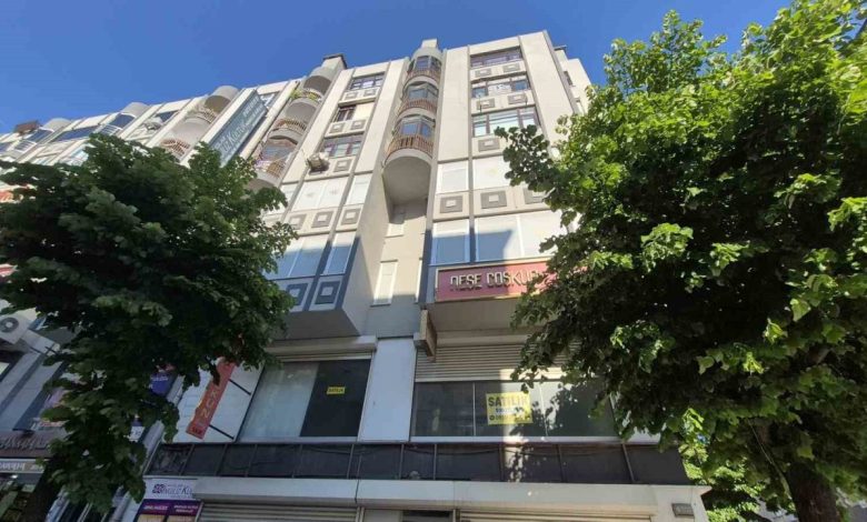 Avcılar’da binadan kopan beton parçaları bir kadının kafasına düştü 1 avcilarda binadan kopan beton parcalari bir kadinin kafasina dustu 24dc7e1d7eba |