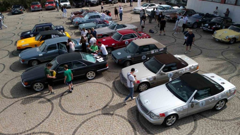 ayvalikta klasik otomobillerin 27 bati anadolu rallisi heyecani 96d55b2986cd |