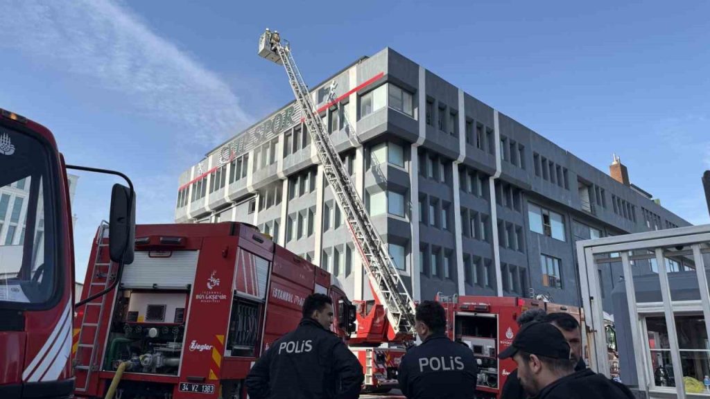 bagcilarda tekstil fabrikasinda cikan yangin korkuttu a06e31cc319a |