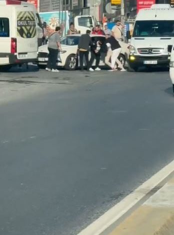 bagcilarda yol vermeme kavgasi kamerada 10659091b250 |