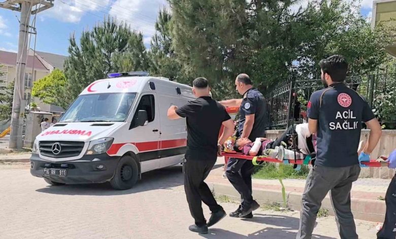 Bahçe duvarından atlarken bacağı demire saplanan çocuğu itfaiye kurtardı 1 bahce duvarindan atlarken bacagi demire saplanan cocugu itfaiye kurtardi fb99be4a7174 |