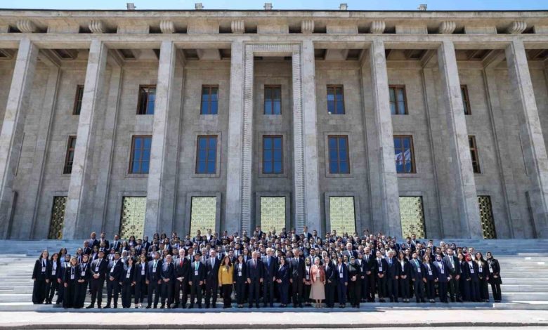 bakan bak temsilci genclerle meclisi ziyaret etti 2e878d969d63 |