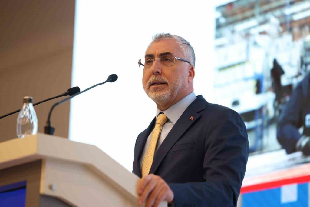 bakan isikhan 10 bin engelli bireye kamuda is firsati sunulacak d04906c98489 |