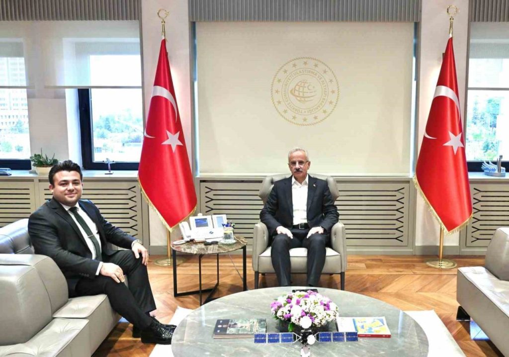 bakan uraloglu tiktok devletlerle iliskiler ve kamu politikalari bolge baskani kafadari kabul etti 89c503d23a4f |