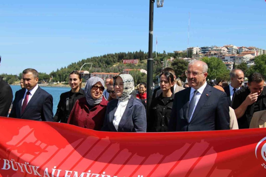 bakan yardimcisi yenigun aileleri guclendirmek turkiyenin gelecegini guclendirmek olarak dusunuyoruz 065141509aa5 |