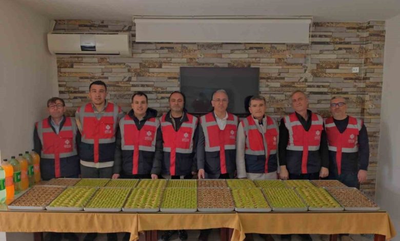 balikesirde 500 mahkma tatli dagitildi 9c0d34757248 |