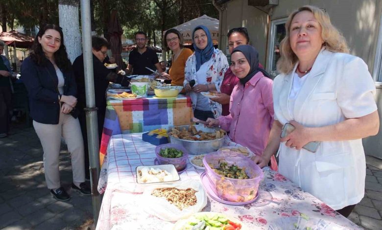 balikesirde colyaklilar geleneksel kahvaltida bir araya geldi d64c856b5994 |