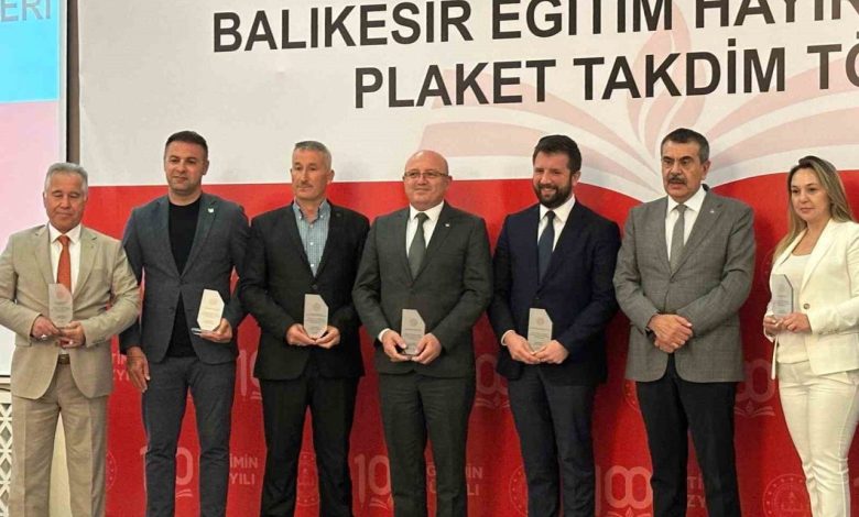 balikesirde egitime destek veren hayirseverler onurlandirildi c1c0a5a8dca6 |
