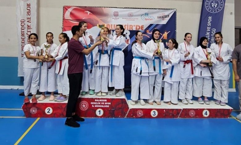 Balıkesir’de karate rüzgârı esti, il seçmeleri nefes kesti 1 balikesirde karate ruzgri esti il secmeleri nefes kesti 4702ef98e77d |