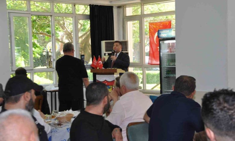 baskan ozkan taksici esnafiyla istisare toplantisinda bulustu 50a940ae5205 |