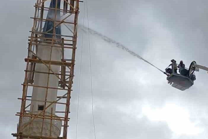 baskentte firtina etkili oluyor bir minareye yildirim dustu 24f7497334ee |