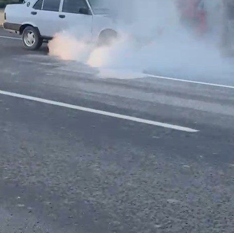 Başkent’te Tofaş araç yandı, vatandaşlar yangın tüpleriyle müdahale etti 1 baskentte tofas arac yandi vatandaslar yangin tupleriyle mudahale etti c97dfcf160be |