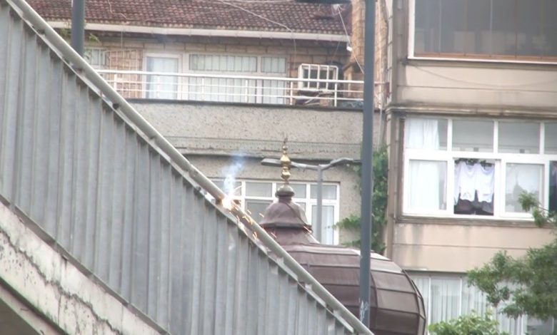 Bayrampaşa’da tepki çeken kaynak işlemi kamerada: Korkuluklarda trafiğe rağmen işleme devam ettiler 1 bayrampasada tepki ceken kaynak islemi kamerada korkuluklarda trafige ragmen isleme devam ettiler 2ba3b3732384 |