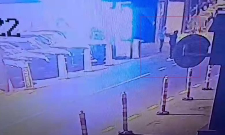 besiktasta harac almak icin oto galeriyi kursunladilar o anlar kamerada 350590b4cebd |