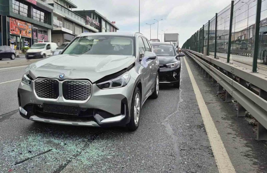 beylikduzunde dugun konvoyunda zincirleme kaza 3 yarali ac293b71225d |