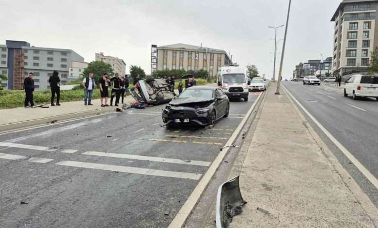 Beylikdüzü’nde kontrolden çıkan araç ters şeride daldı: 1’i ağır 4 yaralı 1 beylikduzunde kontrolden cikan arac ters seride daldi 1i agir 4 yarali a4a449e5c4a5 |