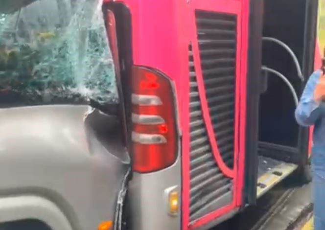 Beylikdüzü’nde metrobüs kazası: 2’si ağır 14 yaralı 1 beylikduzunde metrobus kazasi 2si agir 14 yarali d94b2e8623ff |
