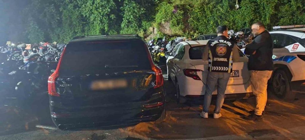 beyoglunda aracinda usulsuz cakar bulunan surucuye 136 bin 165 lira ceza 8218a280833a |