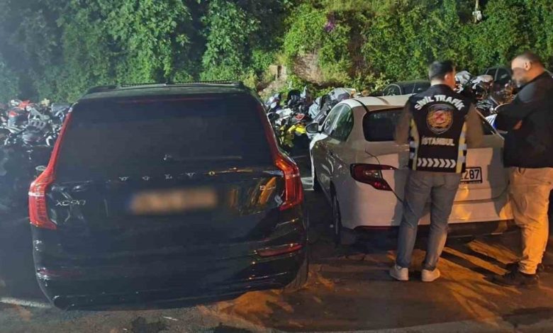 Beyoğlu’nda aracında usulsüz çakar bulunan sürücüye 136 bin 165 lira ceza 1 beyoglunda aracinda usulsuz cakar bulunan surucuye 136 bin 165 lira ceza 8218a280833a |