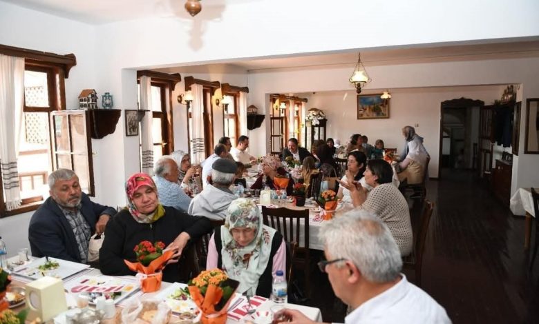 Beypazarı’nda Anneler Günü dolayısıyla şehit anneleri bir araya geldi 1 beypazarinda anneler gunu dolayisiyla sehit anneleri bir araya geldi af2413d8c727 |