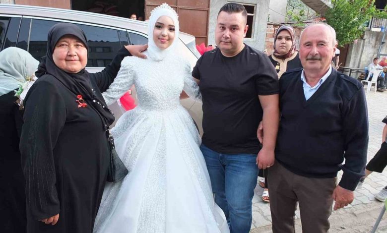 burhaniyede cezayirli geline turk usulu dugun 1ff92bf3967a e1747148139344 |