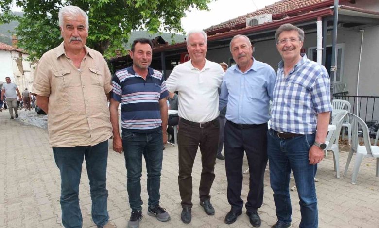 burhaniyede geleneksel dutluca hayri yuzlerce insani bulusturdu 930eb264a66e e1748270347833 |