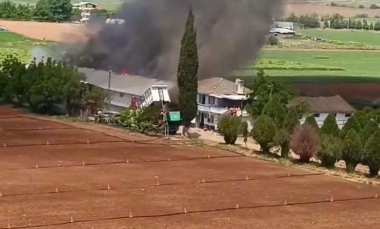 Bursa Yenişehir’de hayvan çiftliğinde büyük yangın 1 bursa yenisehirde hayvan ciftliginde buyuk yangin d0eeeb5c5c92 |