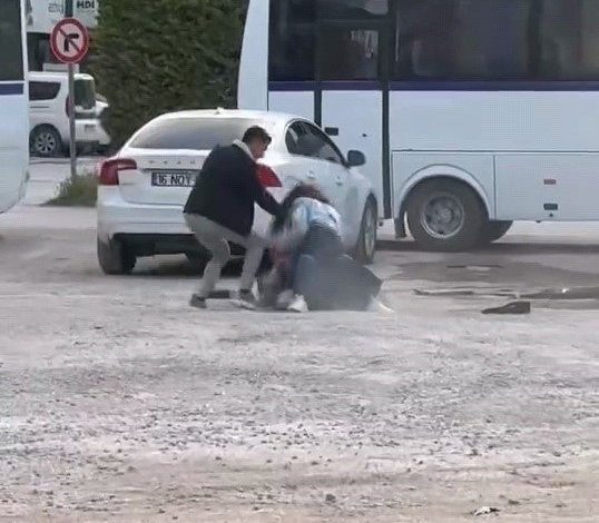 bursada iki genc kizin kavgasi kamerada c8e650be398d |