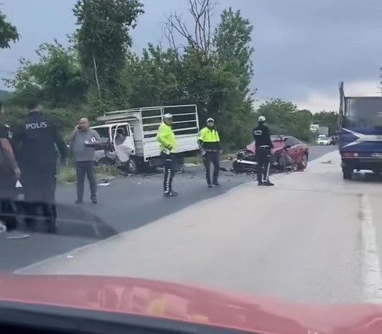 Bursa’da kamyonet ile otomobil çarpıştı: 2 yaralı 1 bursada kamyonet ile otomobil carpisti 2 yarali 47ddd6faa958 |