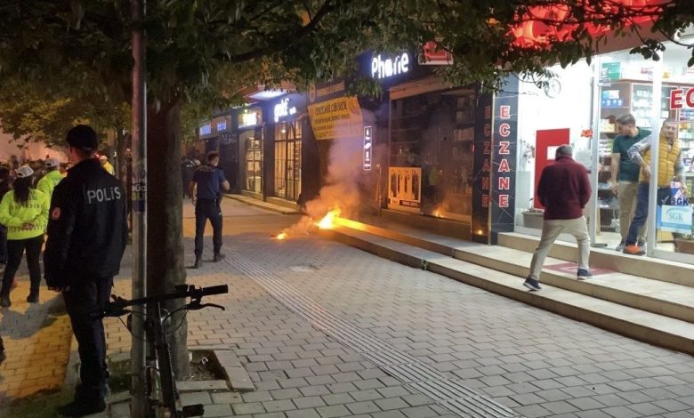 Bursa’da kutlamalarda Fenerbahçeliler Derneği’ne meşale atan taraftar gözaltına alındı 1 bursada kutlamalarda fenerbahceliler dernegine mesale atan taraftar gozaltina alindi b55ee22d3775 |