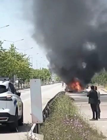 bursada seyir halindeki otomobil alev alev yandi 6716bdfa573c |