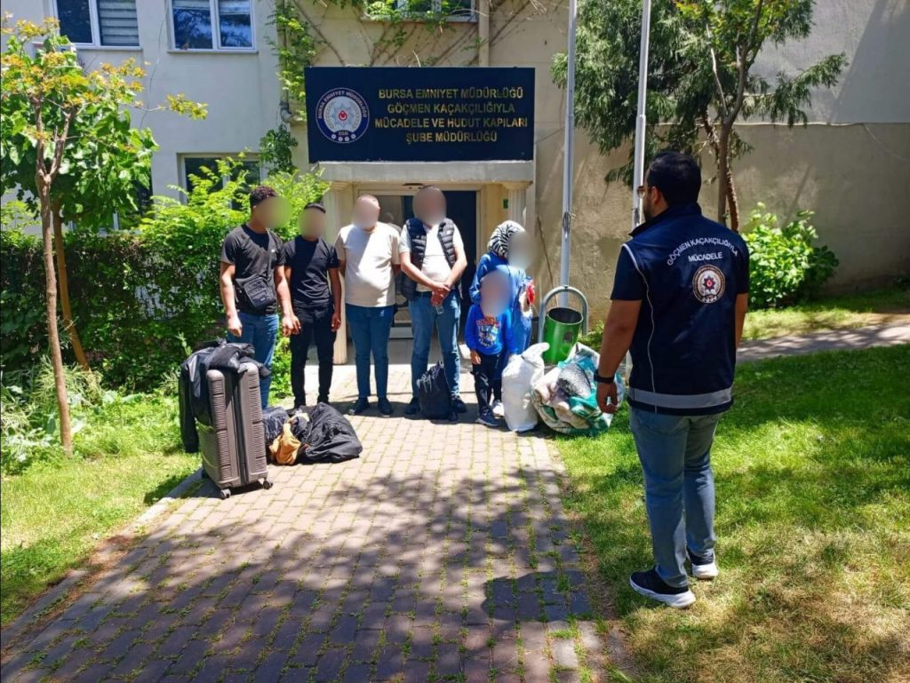 bursada yabancilari kacak tasiyan organizator kiskivrak yakalandi c589c1f90a76 |