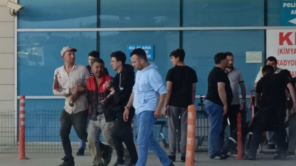 buyuk acibabasinin kullandigi traktorun altinda kaldi 911d07ddd168 |