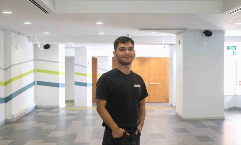 buyume hikayesini fotografla anlatti ilk sergisini 20 yasinda acti 050f7b32d1e4 |