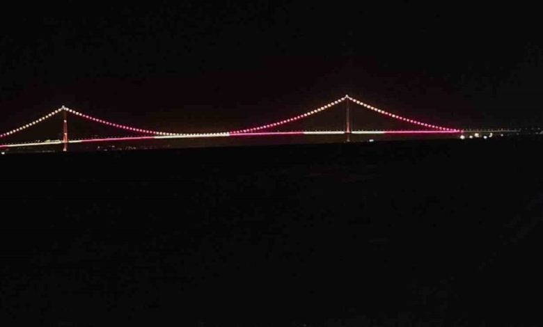 canakkale koprusu sari kirmizili renklerle aydinlatildi 694080b02cb4 |