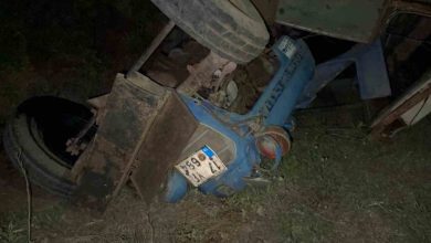 canakkalede tarlada traktor devrildi 80 yasindaki ciftci hayatini kaybetti 9bbe2f7b1960 |