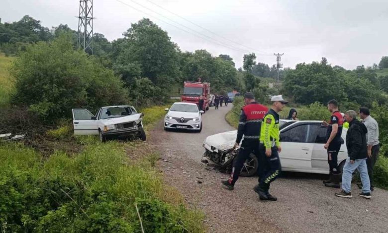 Çan’da trafik kazası: 2 yaralı 1 canda trafik kazasi 2 yarali 115b6ea179c8 |