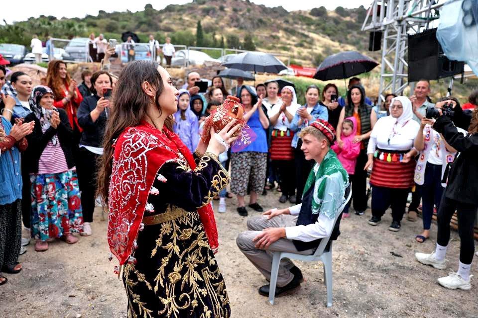 cesme ildirda mubadil bulusmalari ile gecmise yolculuk 69cde6959b82 |