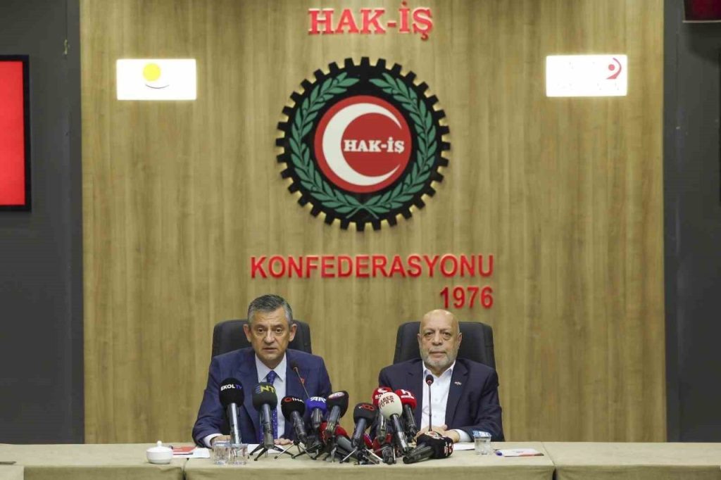 chp lideri ozel hak is ve turk is konfederasyonlarini ziyaret etti e04c4f70d901 |