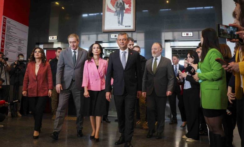 CHP lideri Özgür Özel, DEM Parti heyetini kabul etti 1 chp lideri ozgur ozel dem parti heyetini kabul etti ce6506ad5d75 |