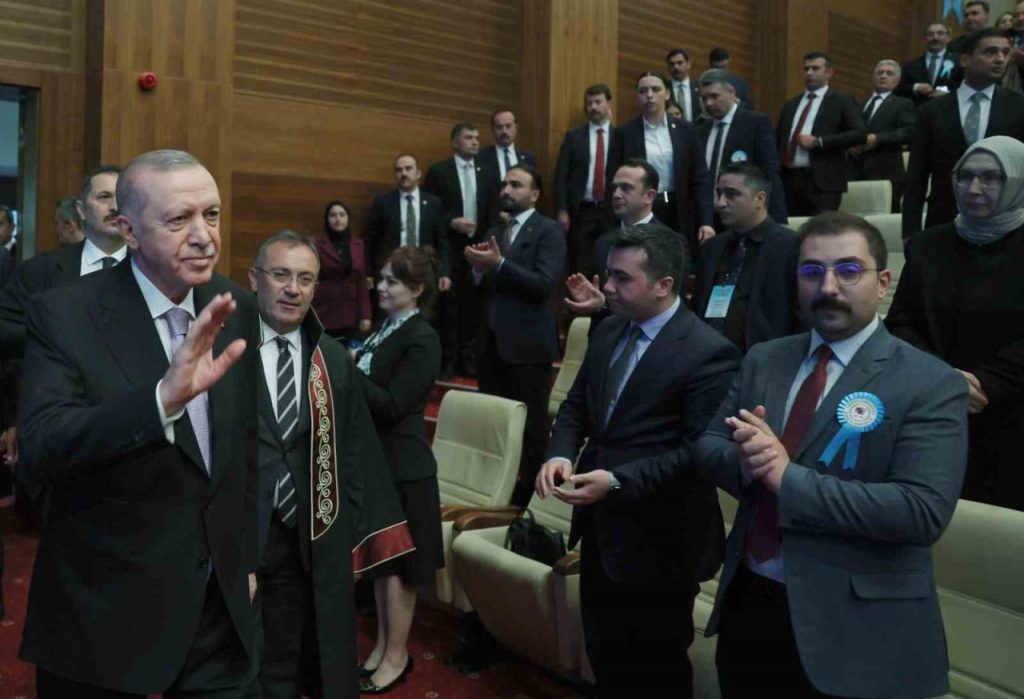 cumhurbaskani erdogan kendini devletten ustun gorenlerin tepelerine binmeye devam edecegiz f55fb232625c |