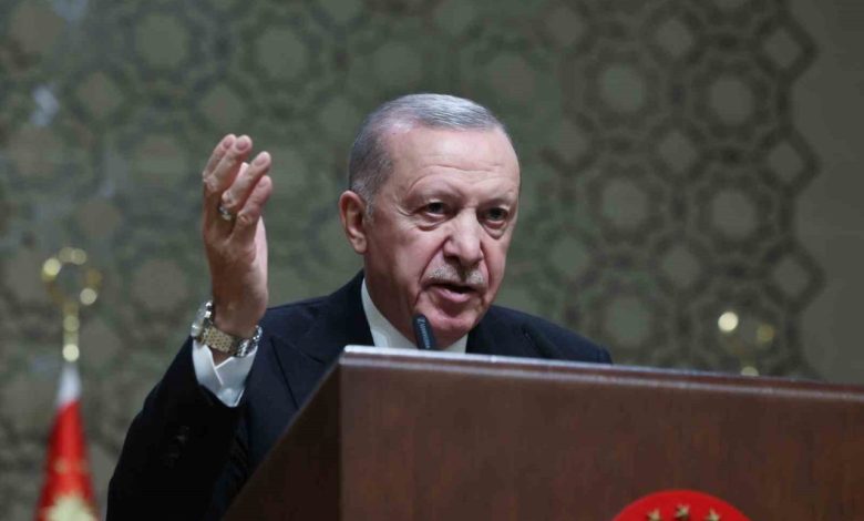 cumhurbaskani erdogan yetkisini kotuye kullananin gozunun yasina bakmadik bakmayiz 3c49a66bcf03 |
